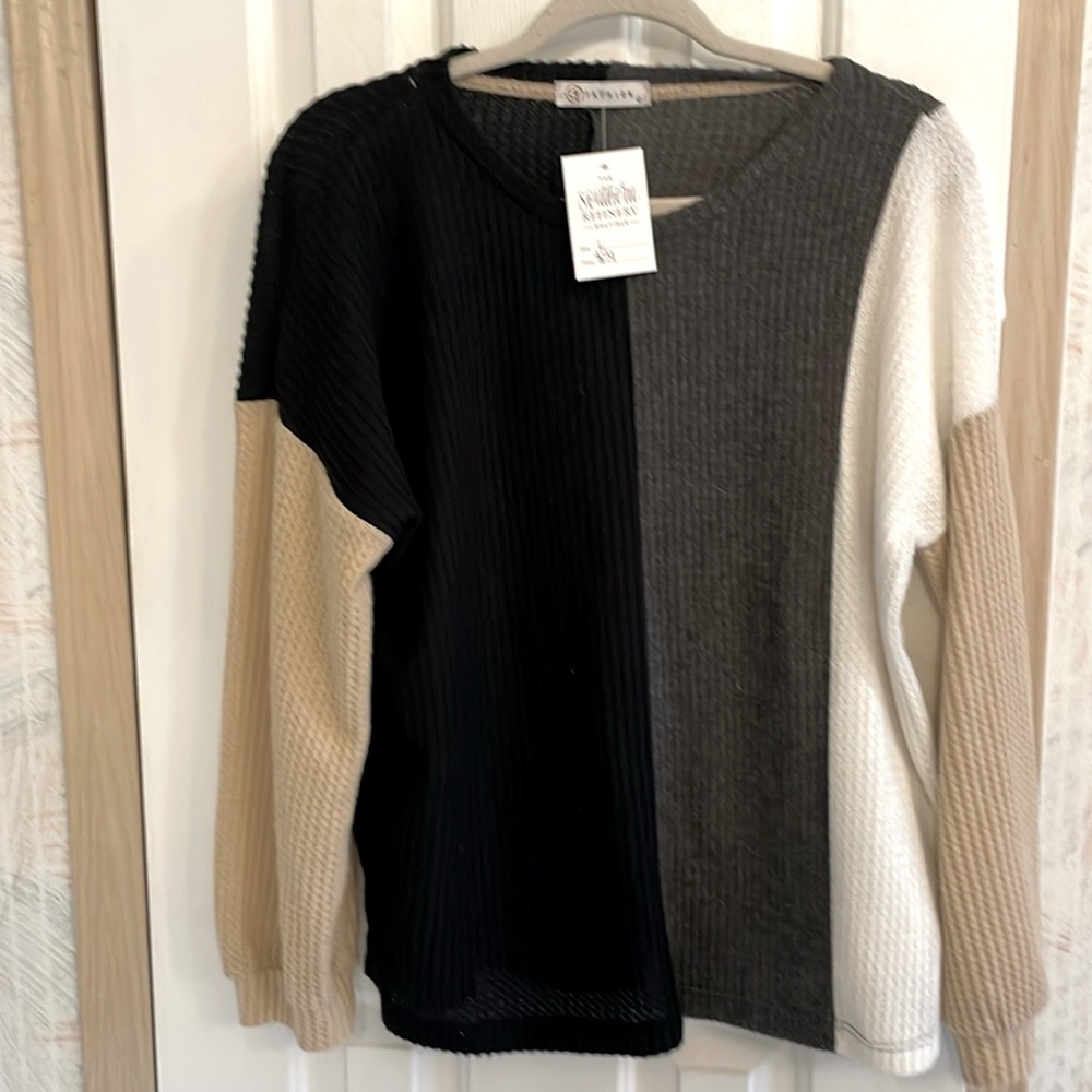 Ladies top by CY Fashion 
Material is 96% Polyester and 4% Spandex